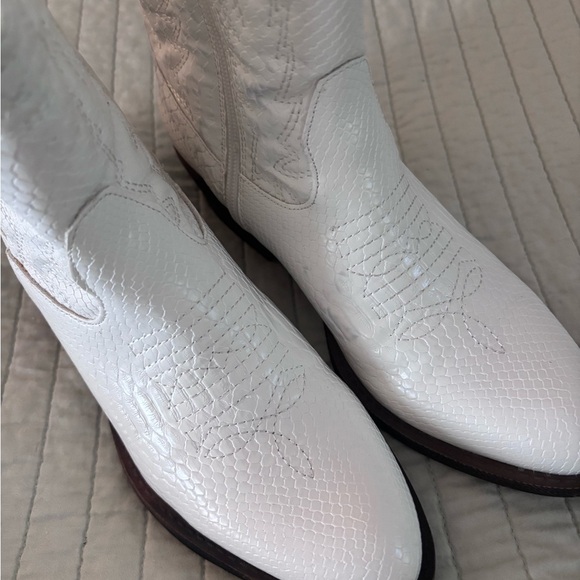 Coconuts Cowgirl Boots White Ankle Western Style - Picture 3 of 4